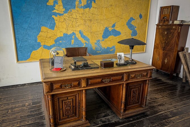 Krakow Schindler's Factory Museum Guided Tour in English - Why an English-speaking guide is worth the extra cost