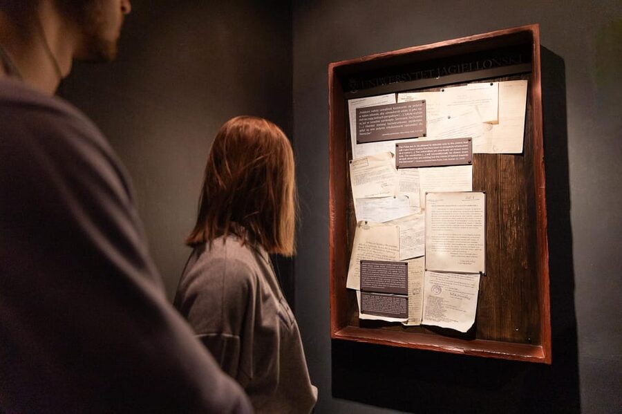 Krakow: Schindler's Factory Ticket with Guided Tour Option - Meeting your guide at Lipowa 4