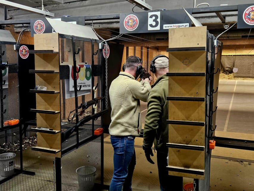 Krakow: Shooting range with hotel pickup - Key points to know before booking