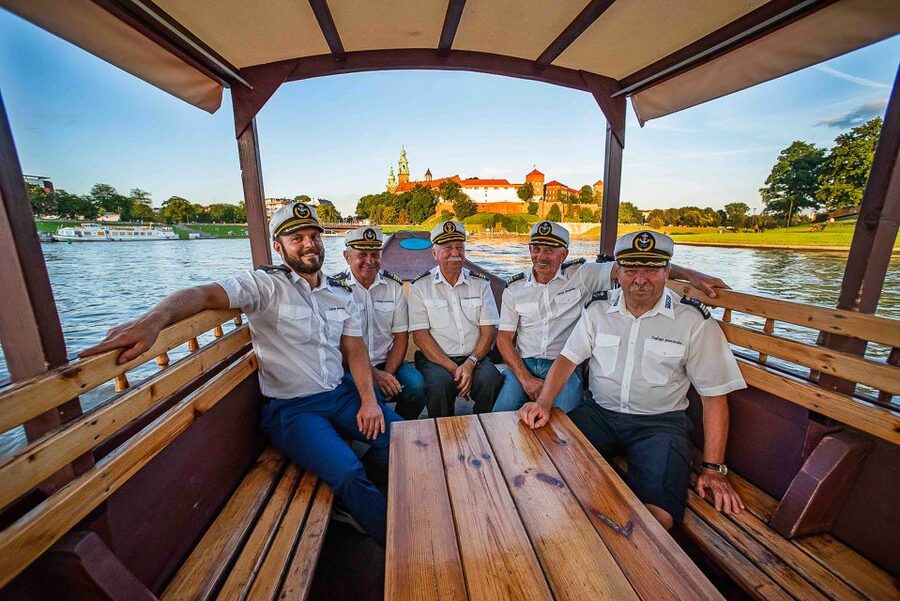 Krakow: Sightseeing Cruise by Vistula River - Timing, weather, and the best use of an hour