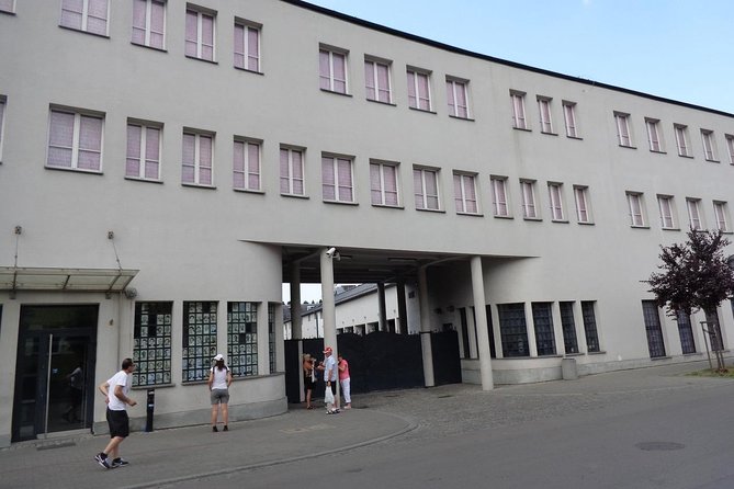 Krakow: Skip-the-line Oskar Schindler’s Museum Private Tour - Schindler’s Story Beyond the Film