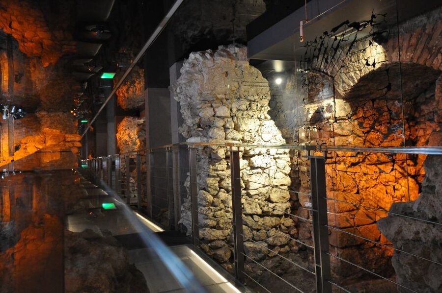 Krakow: Skip the Line Underground Museum and Old Town - Meeting at Zara on Market Square