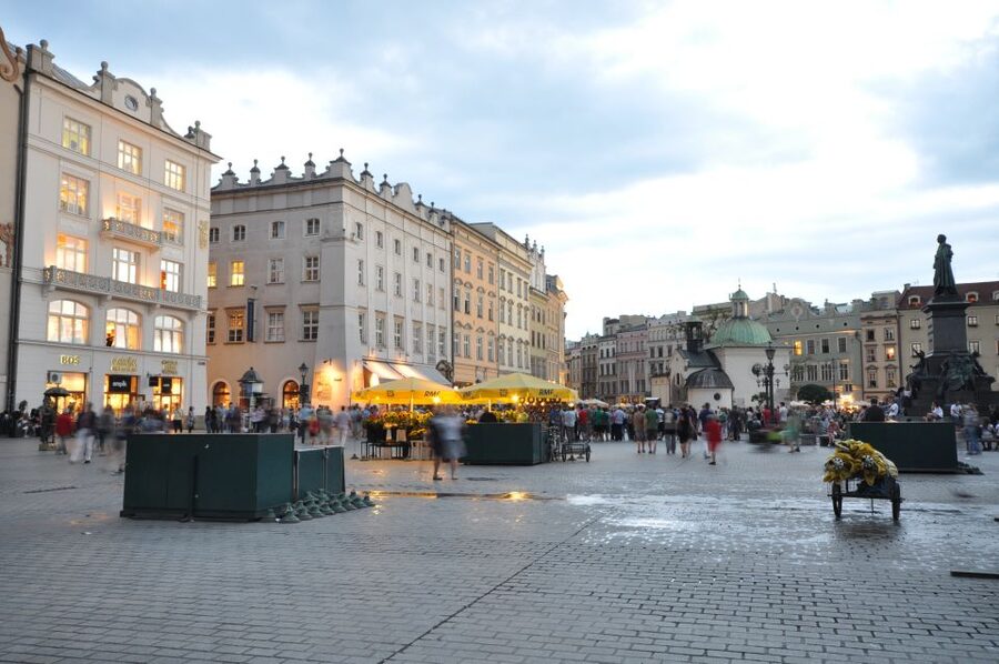 Krakow: Skip the Line Underground Museum and Old Town - Two Hours Below the City Center