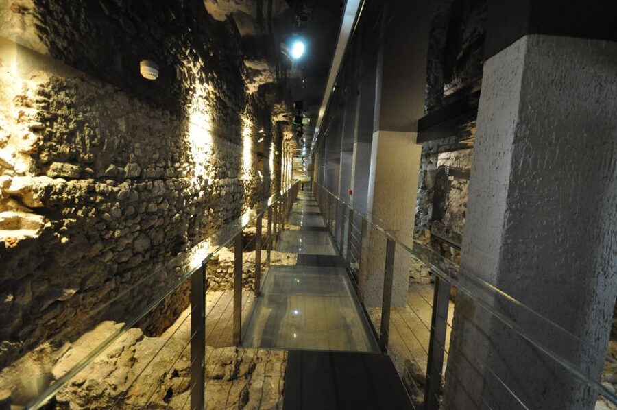 Krakow: Skip the Line Underground Museum and Old Town - How the Two Halves Work Together
