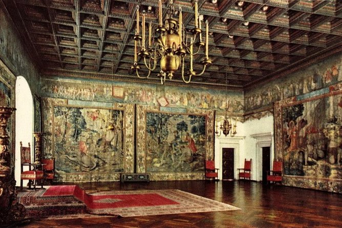 Krakow Skip The Line Wawel Castle and Cathedral Private Tour - The Kosciuszko monument and Wawel Hill