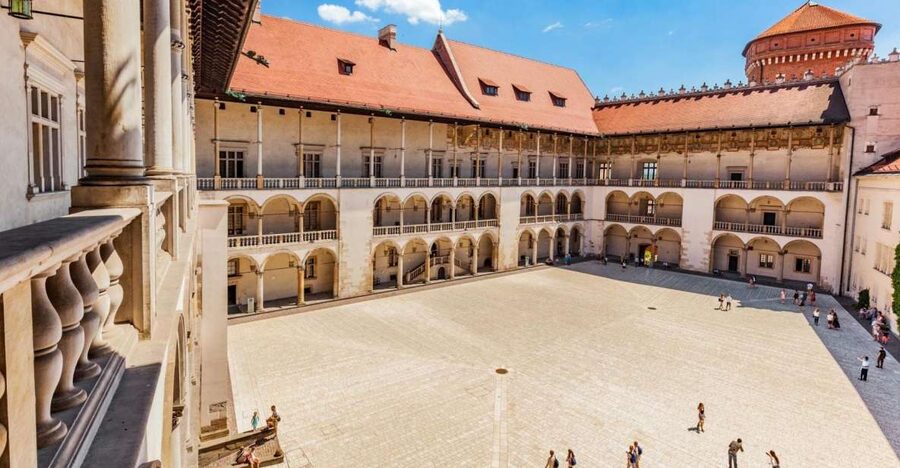 Krakow: Skip-the-Line Wawel Castle and Hill Guided Tour - What the State Rooms reveal about royal wealth