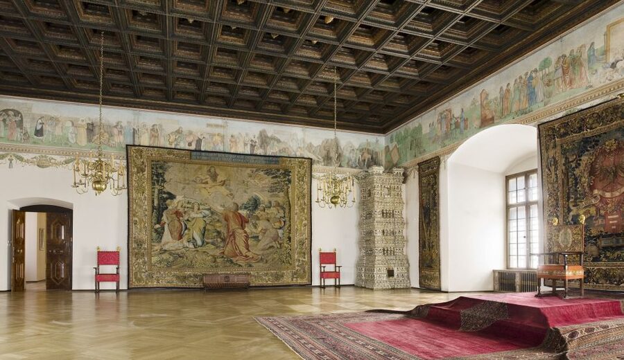 Krakow: Skip the Line Wawel Castle & Cathedral Private Tour - Why Wawel Hill deserves your time