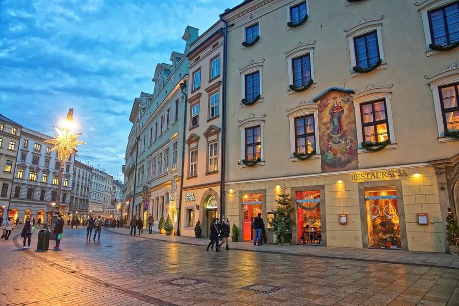 Krakow: St. Mary's Basilica visiting with short guided walk - Key points to know before booking