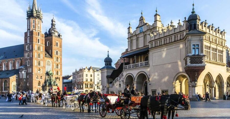 Krakow: St. Mary's Basilica visiting with short guided walk - Language choices and guide communication