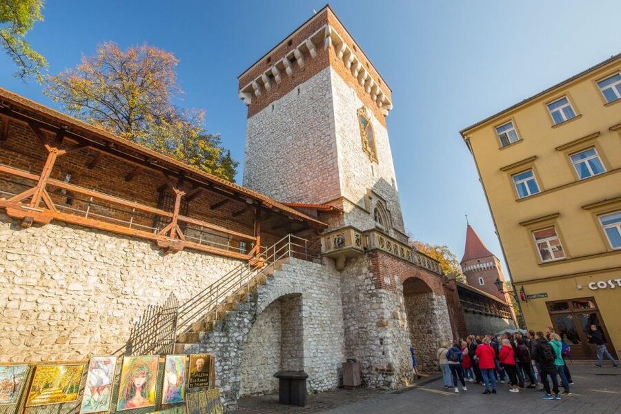 Krakow: St. Mary's Church and Rynek Underground Museum Tour - Who will get the most from this tour?