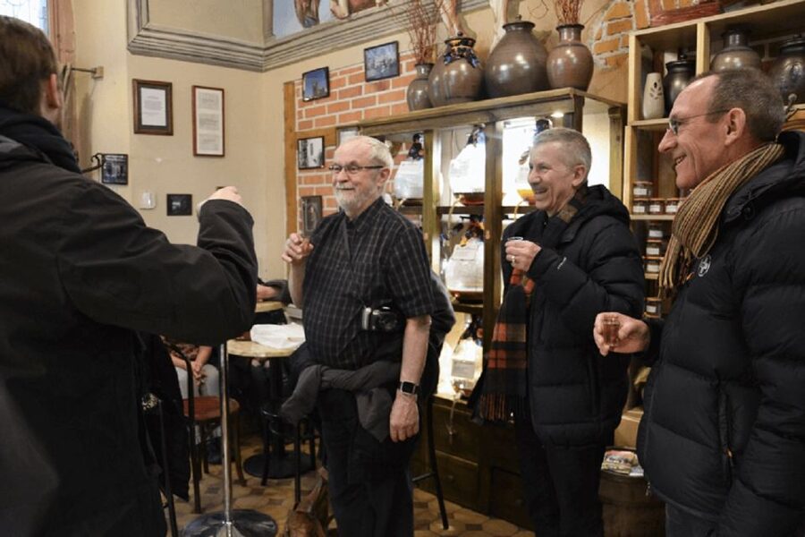 Kraków: Street Food and Historical Adventure - Traditional sweets and Polish alcohol