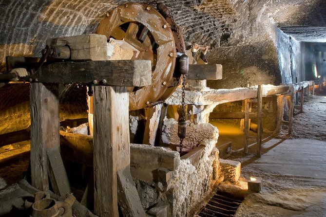 Krakow to Wieliczka: Salt Mine Guided Tour with Ticket & Transfer - Getting from Krakow to the mine