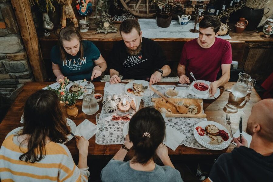 Krakow: Traditional Polish Food and Drinks Tasting Tour - The one-hour Polish lunch or dinner