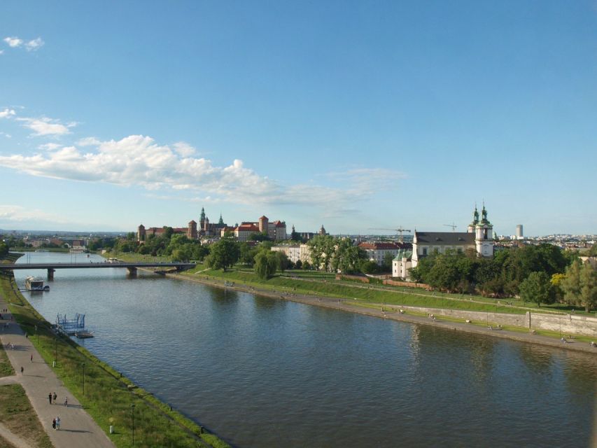 Krakow: Vistula River Cruise and Wieliczka Salt Mine Tour - Seeing Wawel from the water