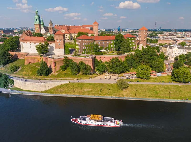 Krakow: Vistula River Sightseeing Cruise with Audio Guide - Setting out beside Wawel Hill