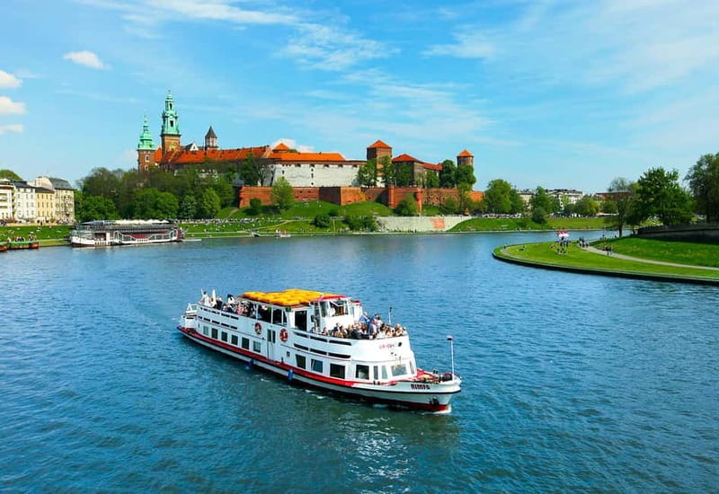 Krakow: Vistula River Sightseeing Cruise with Audio Guide - Wawel Castle from the water
