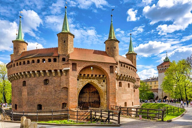 Krakow Walking Tour with Audioguide on Your Smartphone - Kanonicza Street and the road to Wawel Hill