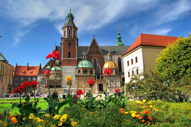 Krakow Walking Tour with Audioguide on Your Smartphone - Wawel Cathedral and Wawel Castle