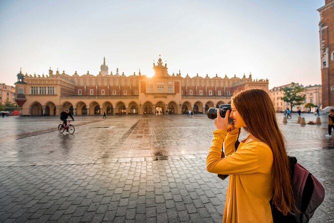 Krakow Walking Tour with Audioguide on Your Smartphone - Jan Karski and Szeroka Street