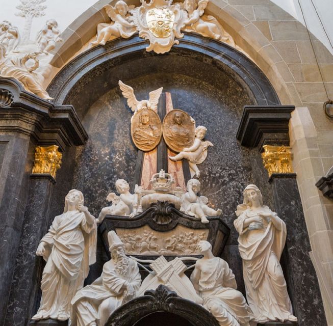 Krakow: Wawel Castle and Cathedral Guided Tour - How the guiding shapes the experience