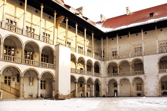 Krakow: Wawel Castle & Cathedral Guided Tour - Flemish wall hangings and Italian Renaissance art