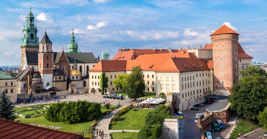 Krakow: Wawel Castle, Cathedral, Salt Mine, and Lunch - Who should book this experience