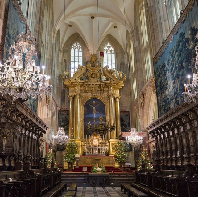 Krakow: Wawel Castle Guided Tour - Wawel Hill, where Krakow’s royal story begins