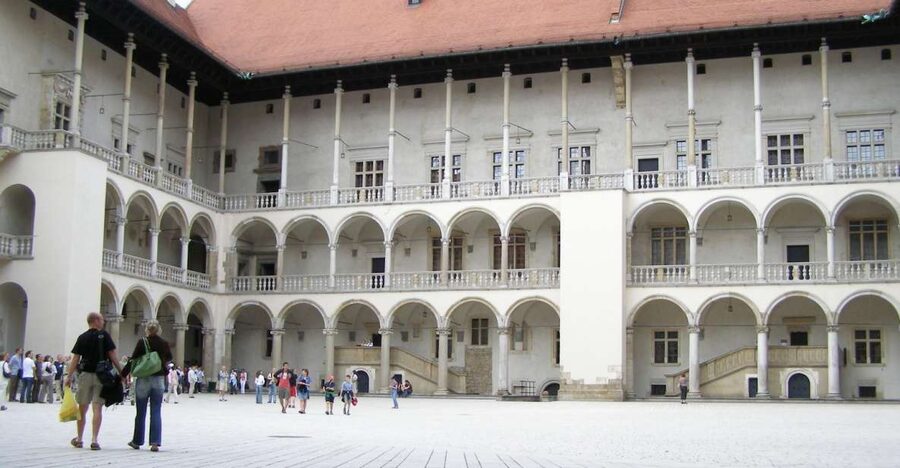 Krakow: Wawel Castle Guided Tour - Wawel Cathedral and its unusual mix of styles