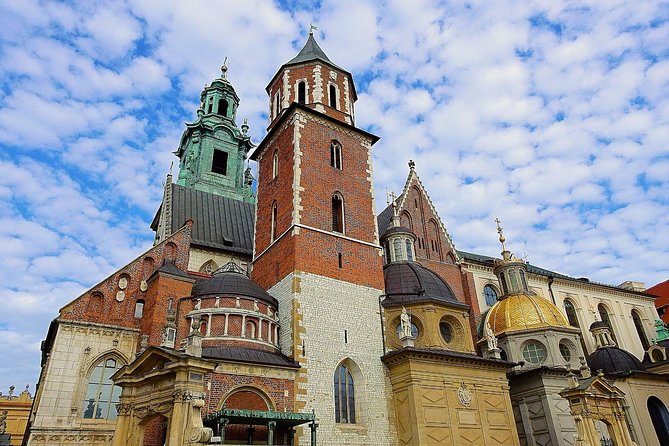 Krakow: Wawel Castle Guided Tour with Skip-The-Line Entry - Choosing between the short and long versions