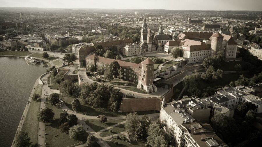 Krakow: Wawel Castle Guided Tour - What the royal stories add to the visit