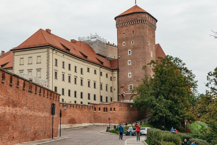 Krakow: Wawel Royal Hill with Optional Castle and Cathedral - The medieval courtyard and Austrian Hospital