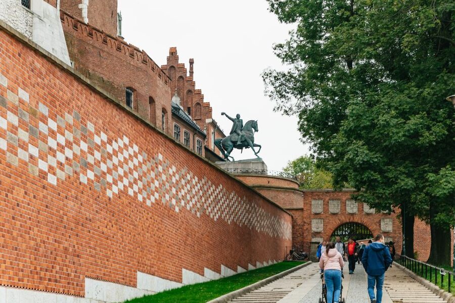 Krakow: Wawel Royal Hill with Optional Castle and Cathedral - What you actually see at the Royal Castle