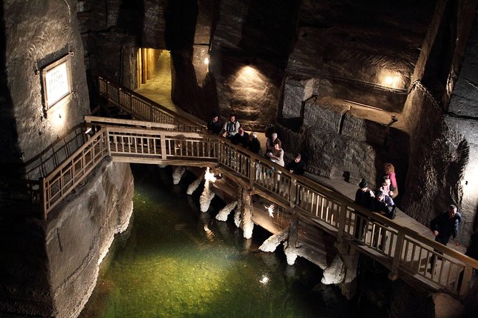 Krakow: Wieliczka Salt Mine Guided Tour with Hotel Pick-up option - The descent: stairs, tunnels, and a cool underground temperature