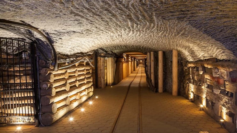 Kraków: Wieliczka Salt Mine Guided Tour with Transfer - Reaching the first underground level
