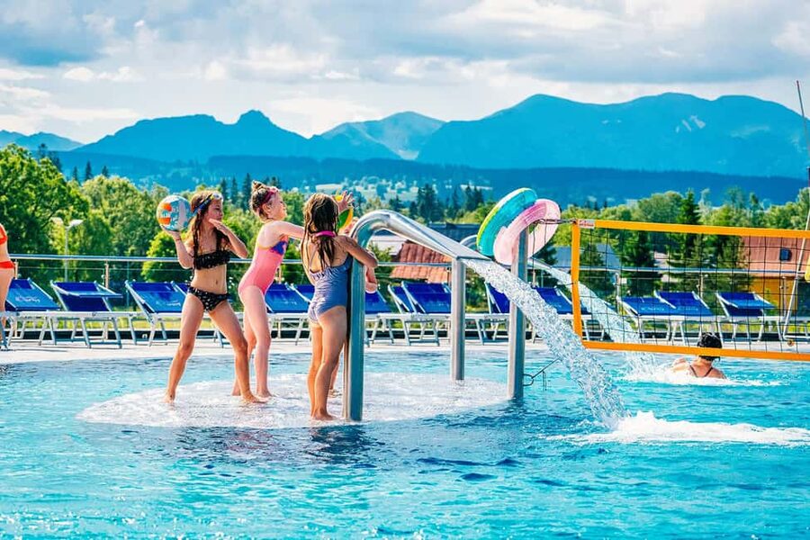 Krakow: Zakopane and Thermal Pools Tour with Hotel Pickup - Who should book this day out?