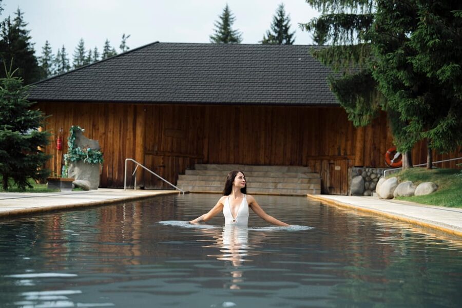Krakow: Zakopane Cable Car, Vodka, Cheese & Hot Springs Tour - Guides who keep a busy day moving