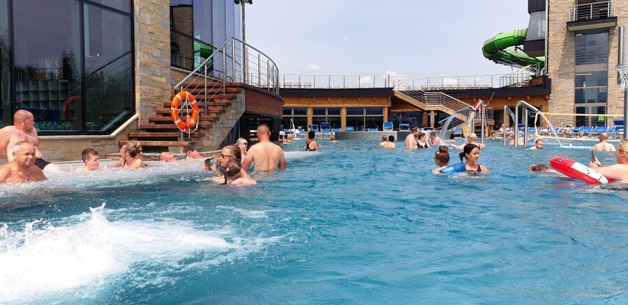 Krakow: Zakopane, Gubałówka & Thermal Baths – Full-Day Tour - Wooden houses and mountain traditions in Chochołów