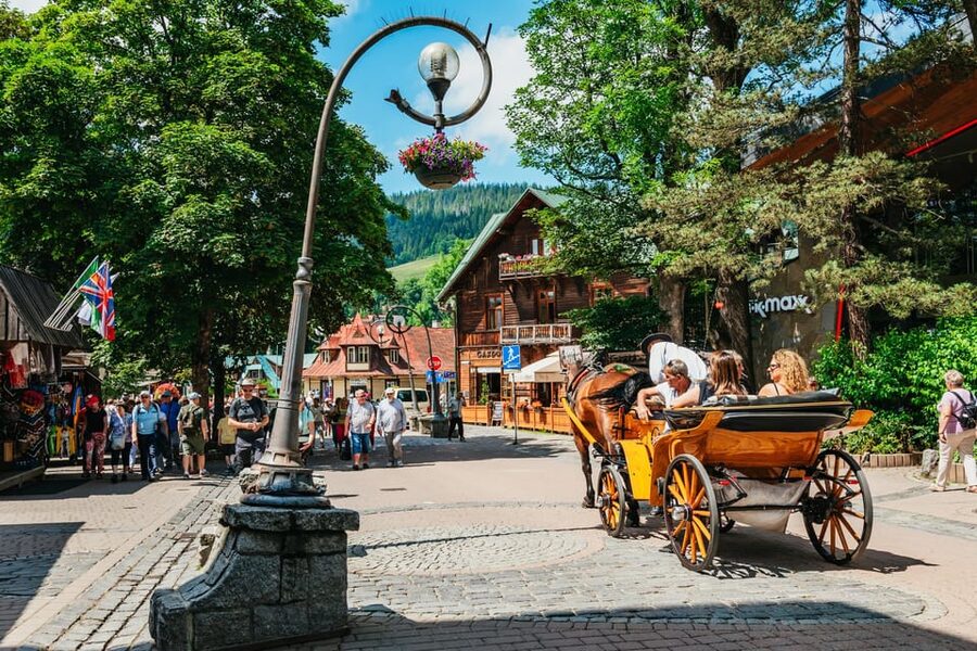 Krakow: Zakopane Tour with Thermal Baths, Cable Car & Pickup - The guides can shape the whole day