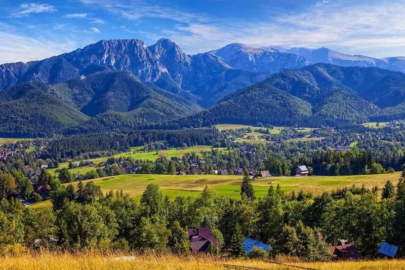 Krakow: Zakopane Trip with Thermal Pools & Hotel Pick-up - Three hours along Krupowki Street