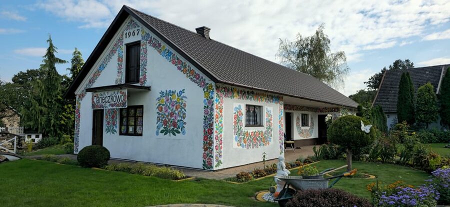 Krakow: Zalipie Village Tour - Leaving Krakow in a private car