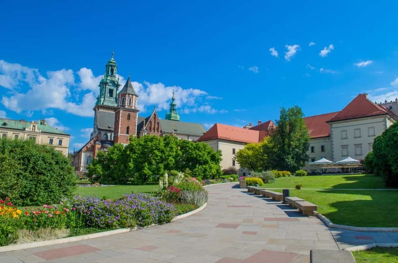 Mysterious Wawel Cathedral and Wawel Courtyard Guided Tour - Through the arcaded courtyard