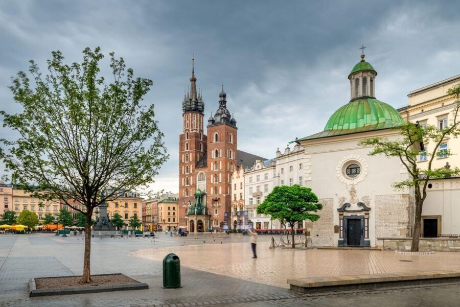Old Town short guided walk with entry to St. Mary's Basilica - Why this short Kraków walk works