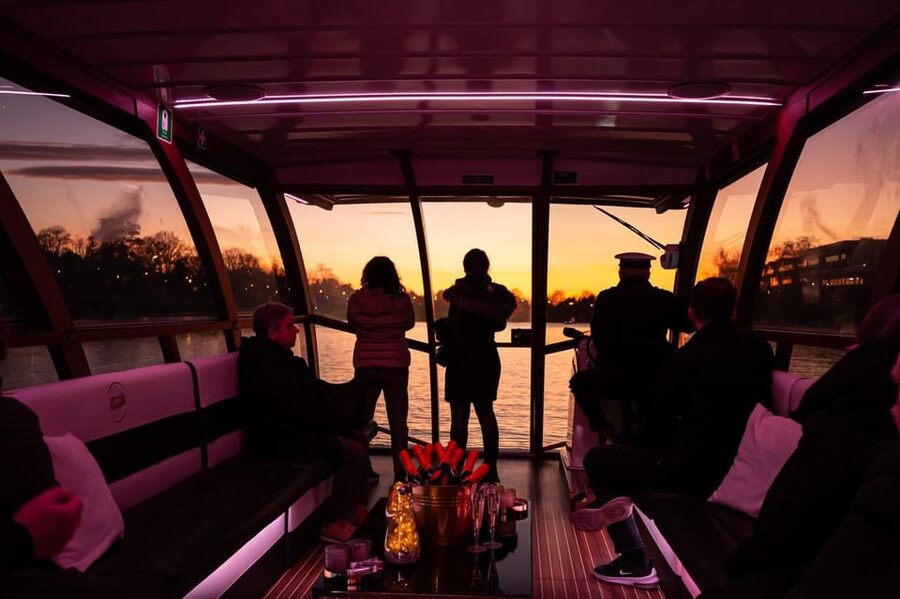 Picturesque Cruise on the Vistula in the Heart of Krakow - What the one-hour length means for value