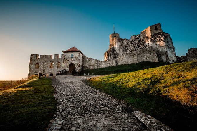 Private Guided Tour to Trail of the Eagles Nests from Krakow - Pieskowa Skała, the architectural high point