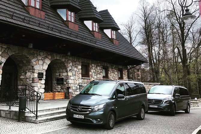 Private Krakow to or from Airport Transfer - Airport arrival: flight tracking and a calmer welcome