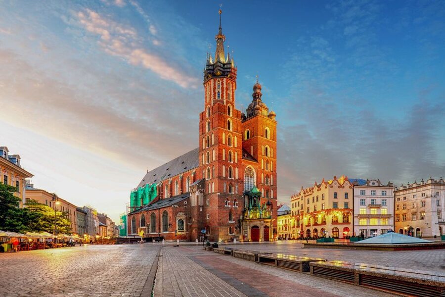 Private Krakow Tour: St. Mary’s, Cloth Hall & More - Should you book the Krakow private walk?