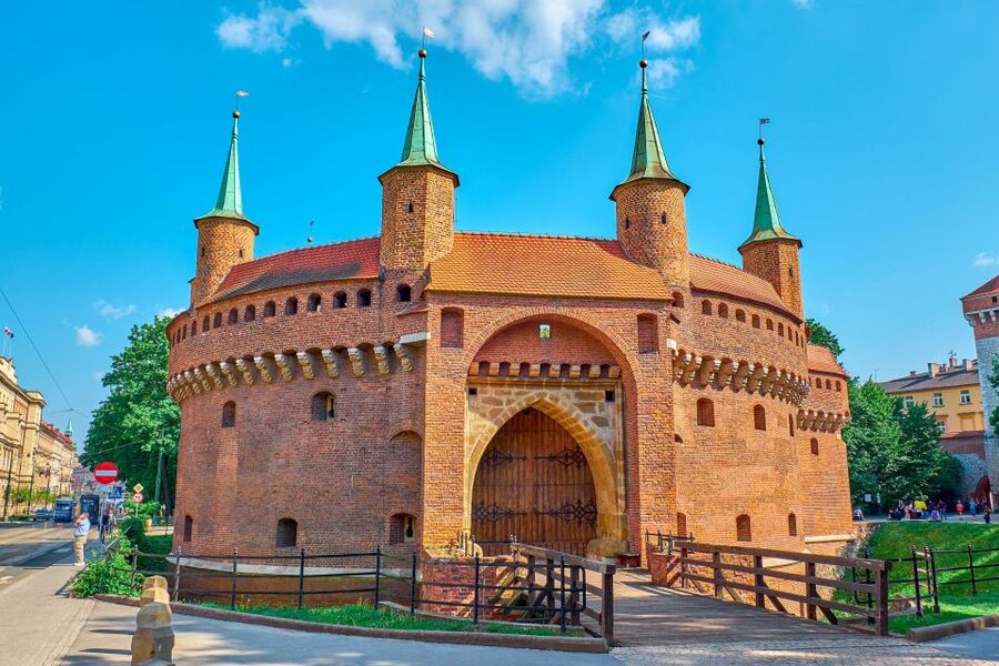 Private Krakow Tour: St. Mary’s, Cloth Hall & More - Who should book this Old Town experience?
