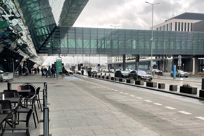 Private Transfer from/to Krakow Airport - A simple arrival at Krakow Airport