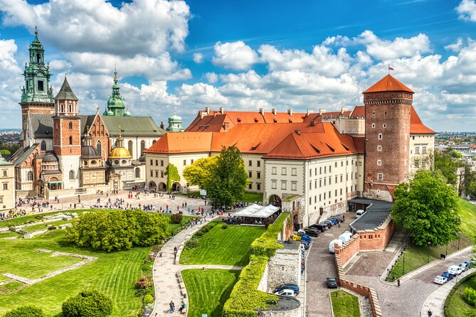 Private Transfer: Krakow Airport to Krakow City Center Vice Versa - Meeting your driver in Krakow Airport arrivals