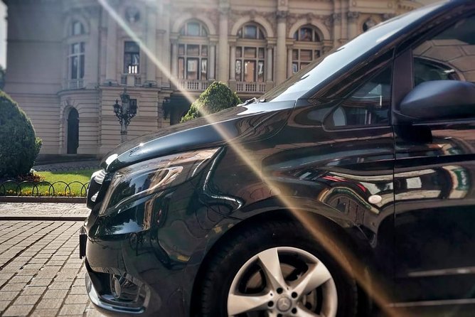Private transfer: Krakow City - Krakow Airport - What happens from hotel door to airport terminal